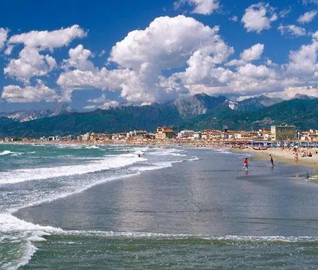 Casa Di Nicola Виареджо